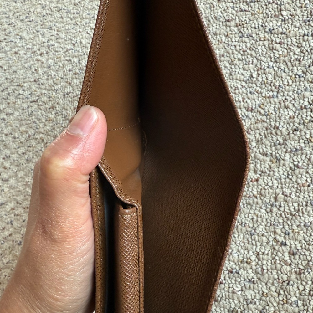 Louis Vuitton Textured Brown Wallet - Picture 9 of 9